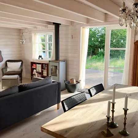Feriehus Nature-rich Summer House With Wild Garden